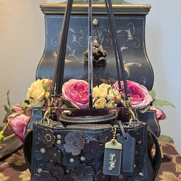 Limited Rogue 25 Tea Rose Coach Black Satchel - Floral Appliques & Brass Accents - Picture 3 of 16
